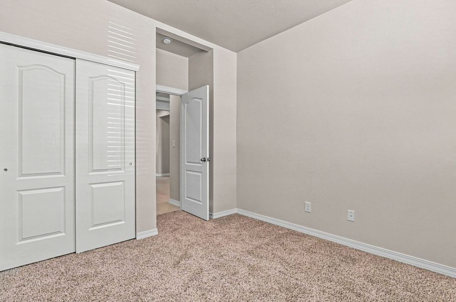Spacious, unfurnished interior of a new home in Paseos Del Este, El Paso (Image 56).