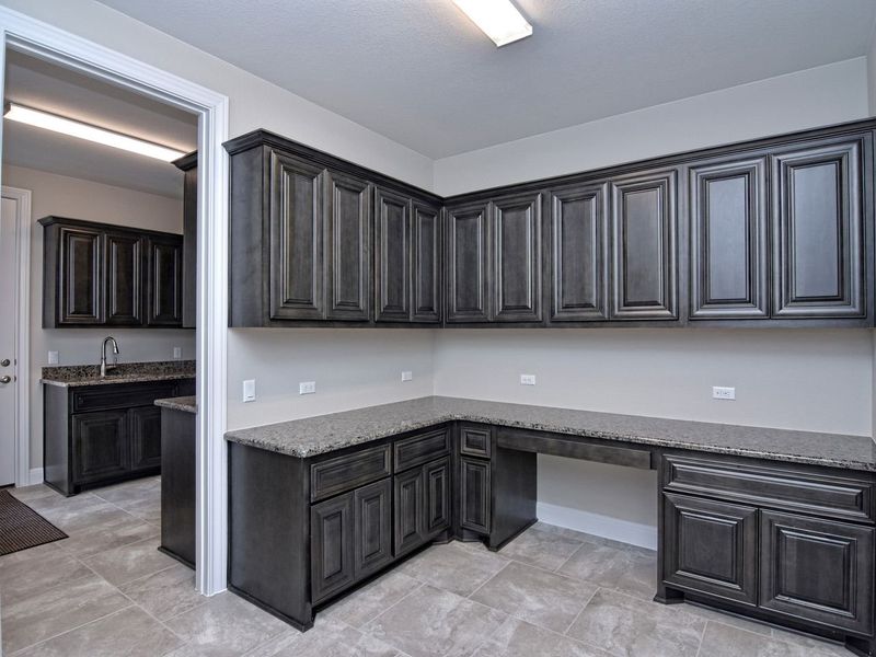 Representative furnished interior of a home built from the Avalon by Giddens Homes in Scofield Farms Estates, Georgetown (Image 91).