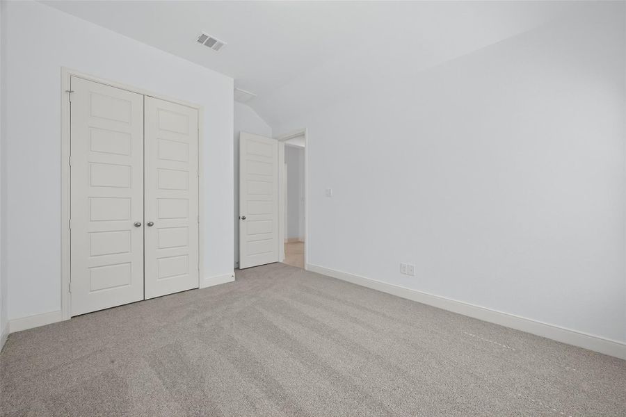 Spacious, unfurnished interior of a new home in Lago Mar, Texas City (Image 31).