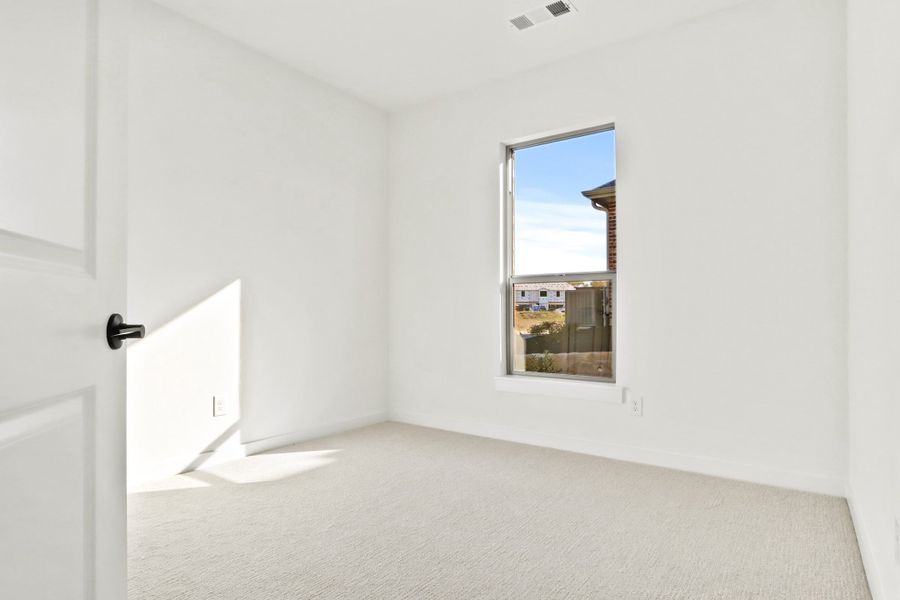 Spacious, unfurnished interior of a new home in Cottonwood Creek, Rowlett (Image 26).