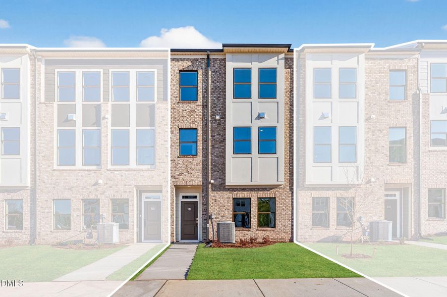 1-web-or-mls-DSC03039-Townhome Spotlight