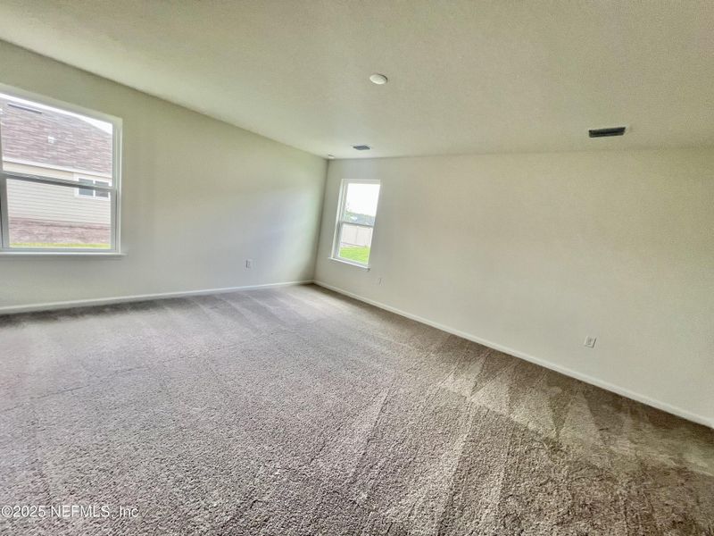 Spacious, unfurnished interior of a new home in Bellbrooke, Jacksonville (Image 5).