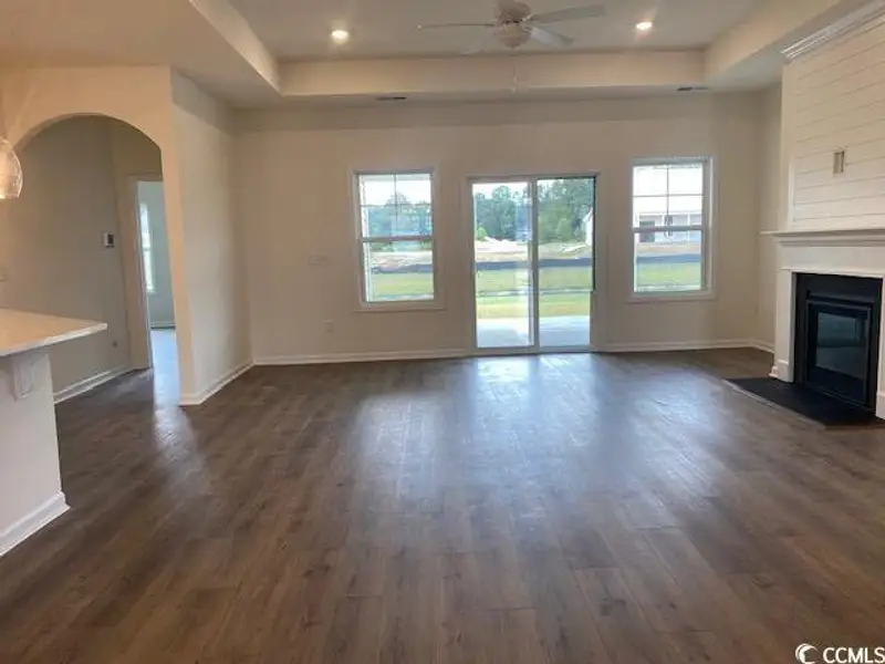 Spacious, unfurnished interior of a new home in Oak Hollow, Longs (Image 9).