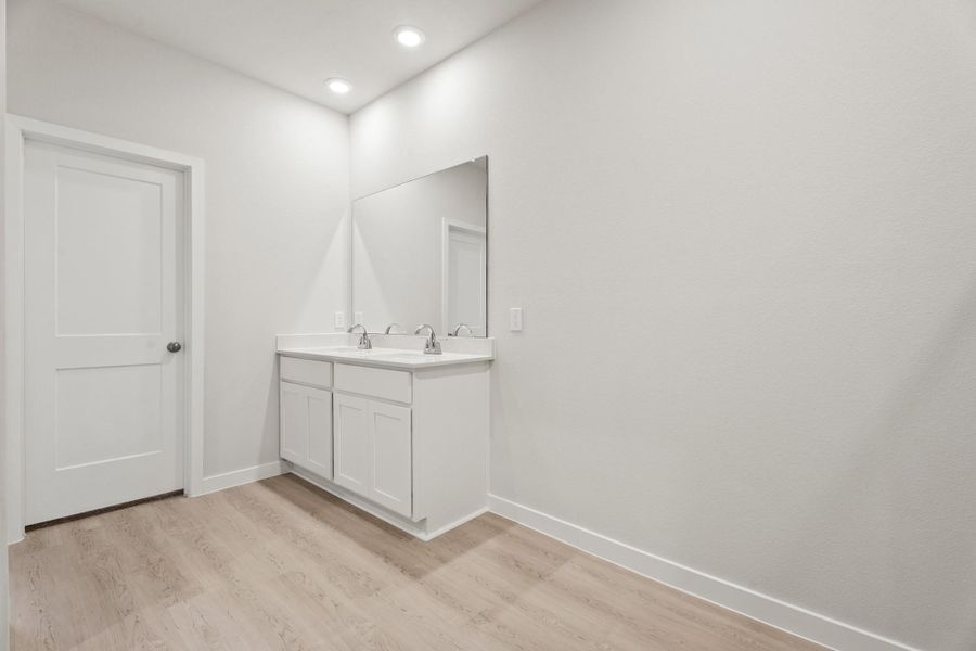 Furnished interior view inside a new home in Pearlbrook, Texas City (Image 8).