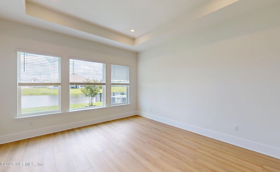 Spacious, unfurnished interior of a new home in Amelia National, Fernandina Beach (Image 9).