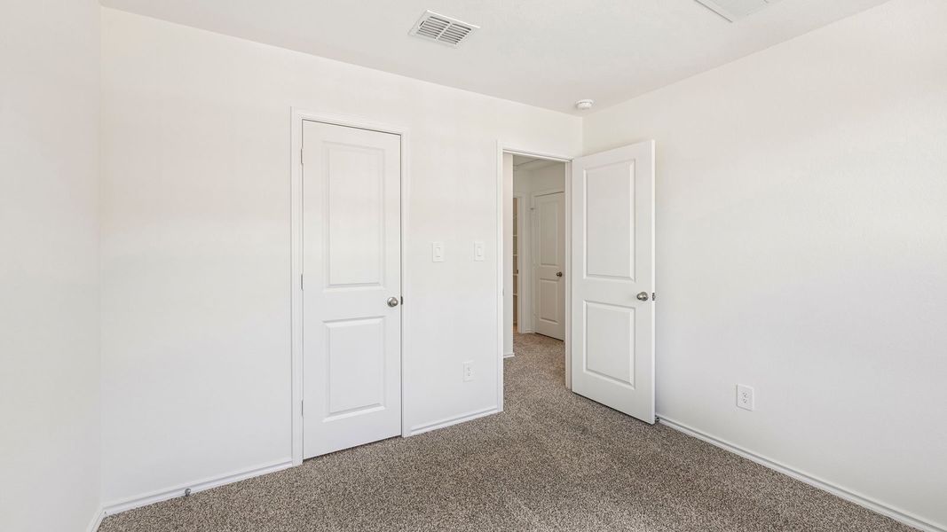 Spacious, unfurnished interior of a new home in Valverde, Bastrop (Image 29).