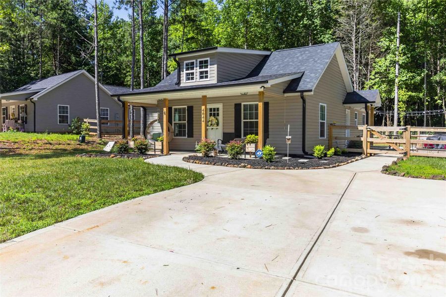 Front exterior of a new home in , Rock Hill, SC, highlighting curb appeal (Image 2). Front exterior of a new home in , Rock Hill, SC, highlighting curb appeal (Image 2).