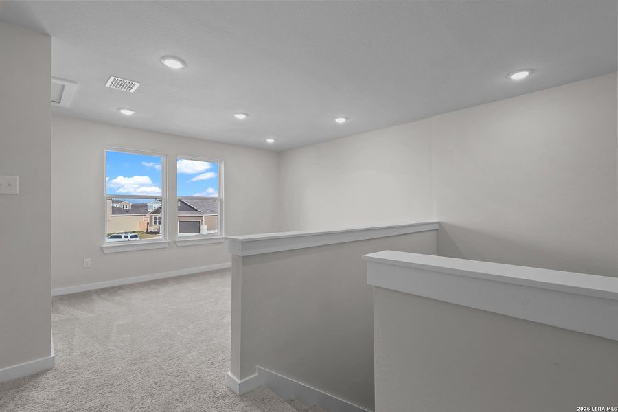 Spacious, unfurnished interior of a new home in Cinco Lakes, San Antonio (Image 20).