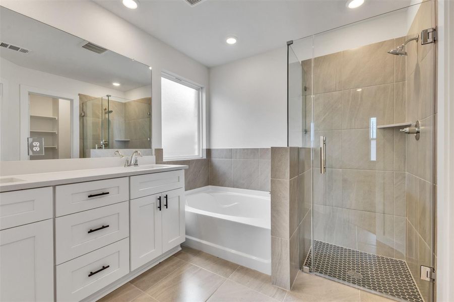 Furnished interior view inside a new home in , Angleton (Image 15).