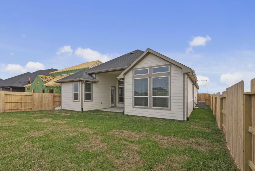 Representative exterior details of a home built from the Summerton by Chesmar Homes in Beacon Point, Texas City (Image 4).