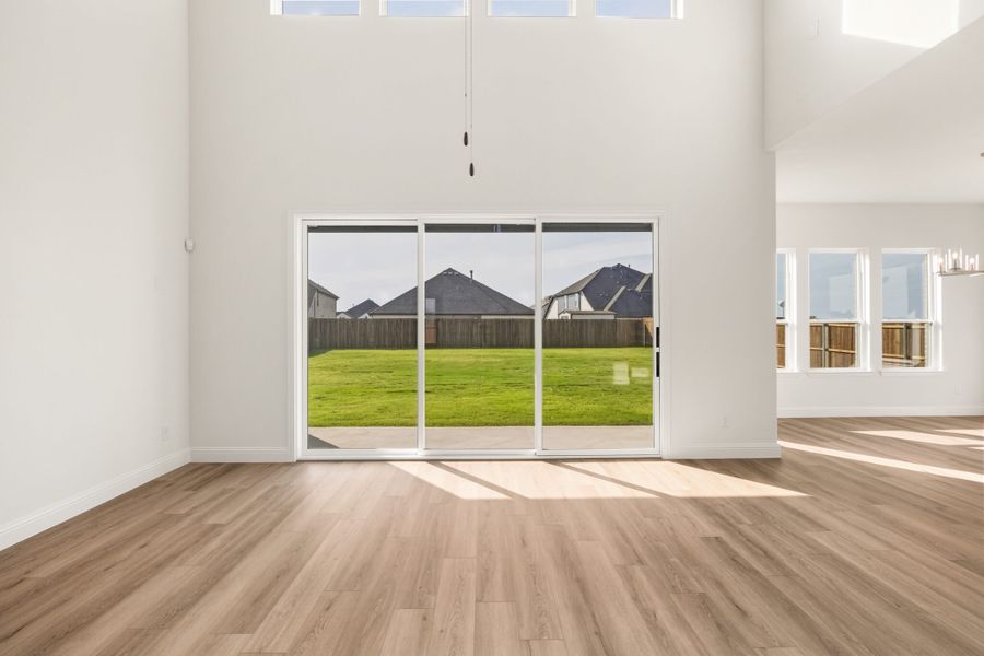 Spacious, unfurnished interior of a new home in Lake Breeze, Lavon (Image 27).
