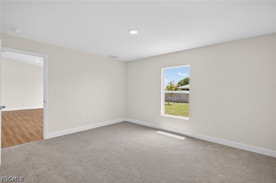 Spacious, unfurnished interior of a new home in Cape Coral, Cape Coral (Image 11).