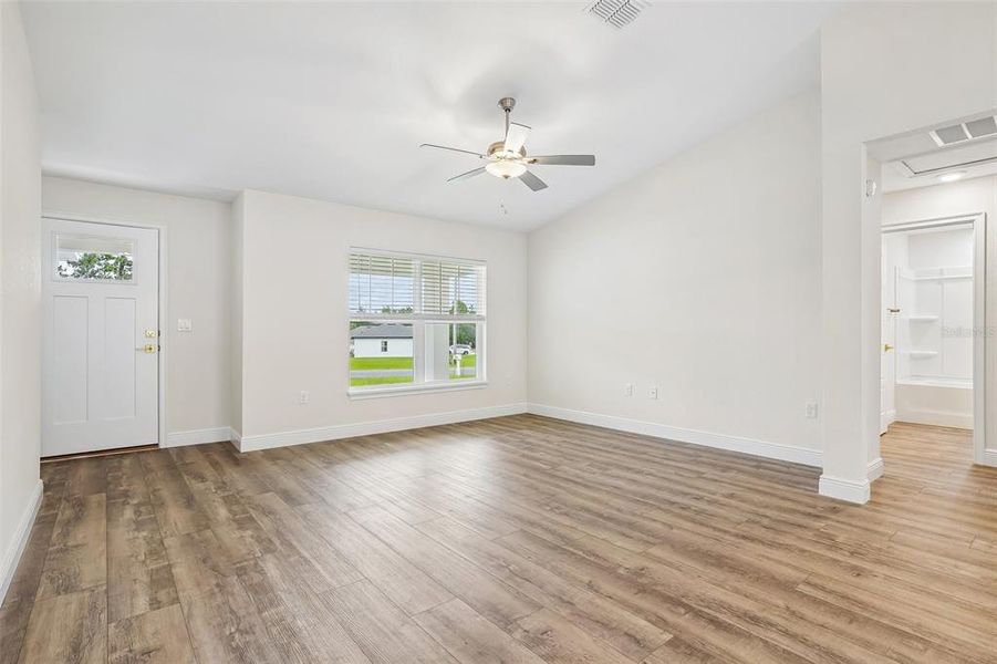 Spacious, unfurnished interior of a new home in , Ocala (Image 16).