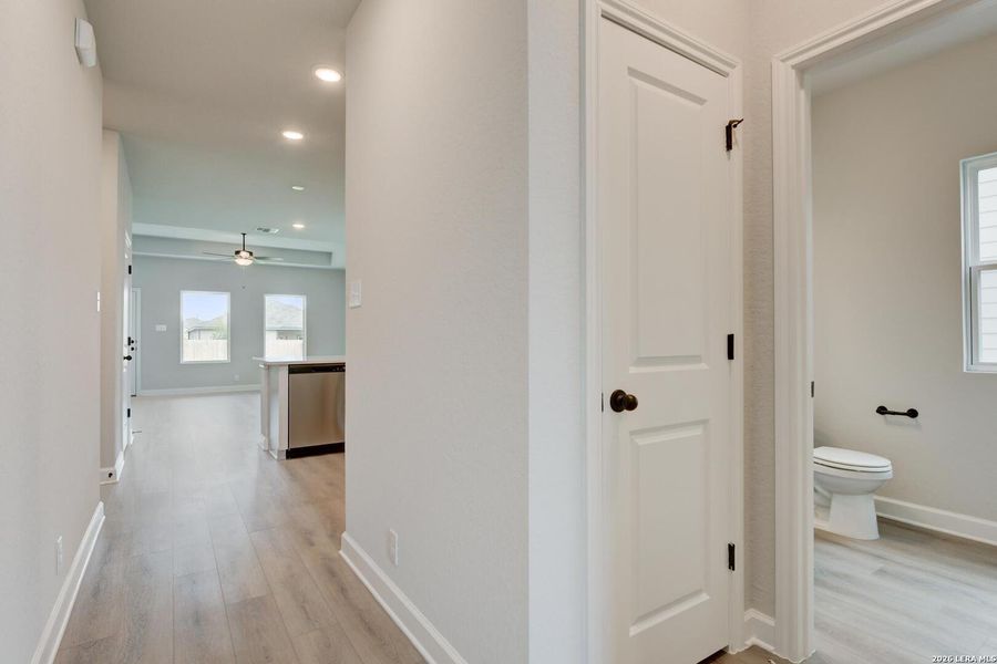 Spacious, unfurnished interior of a new home in , Schertz (Image 22).
