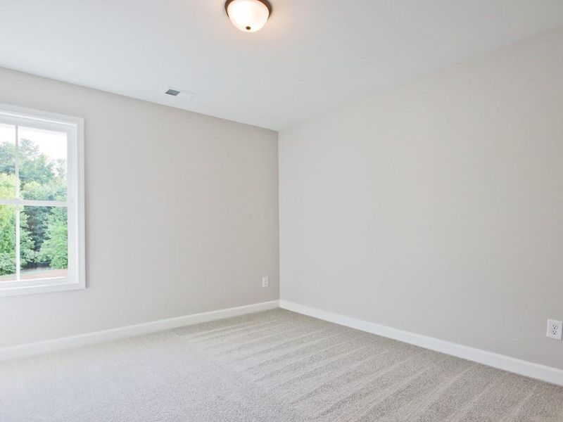 Spacious, unfurnished interior of a new home in Cherokee Township, Acworth (Image 34).