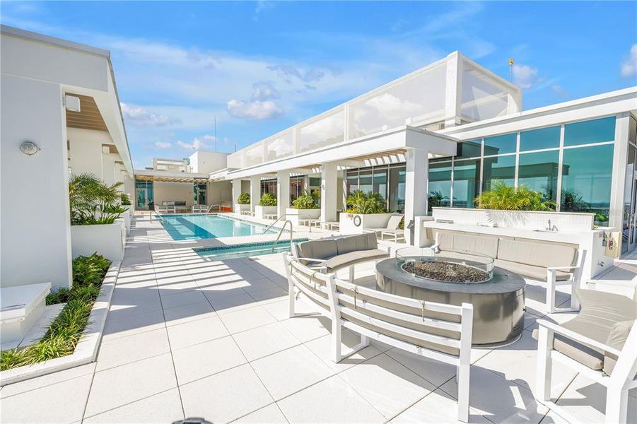 Exterior details and patio area of a home in , St. Petersburg (Image 18).