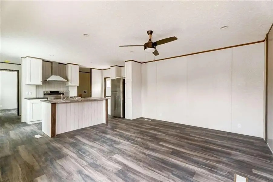Spacious, unfurnished interior of a new home in , Ellijay (Image 10).