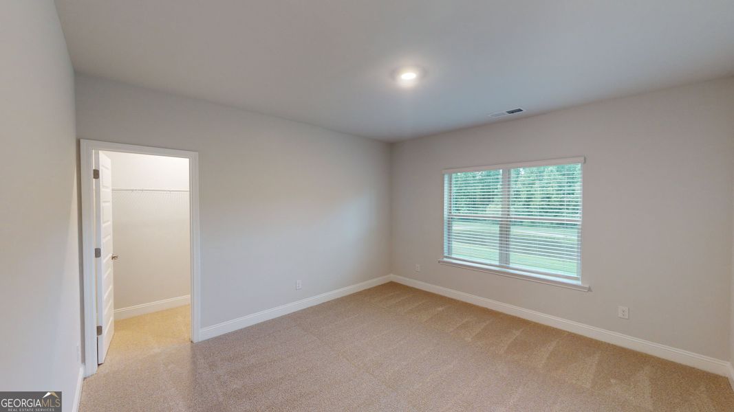 Spacious, unfurnished interior of a new home in Oakview Estates, Macon (Image 20).