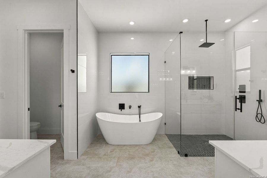 Furnished interior view inside a new home in , Bandera (Image 11).