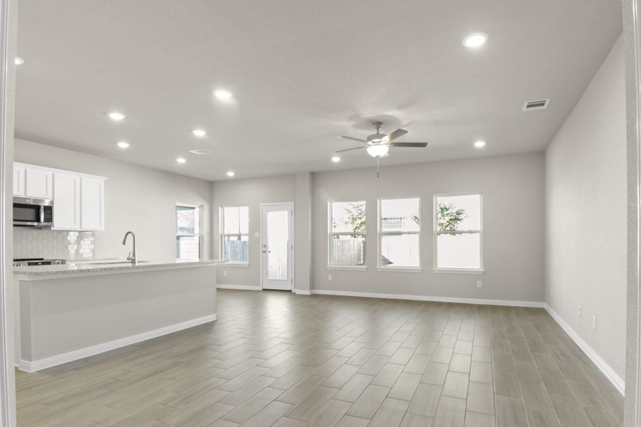 Spacious, unfurnished interior of a new home in Sonterra, Jarrell (Image 12).