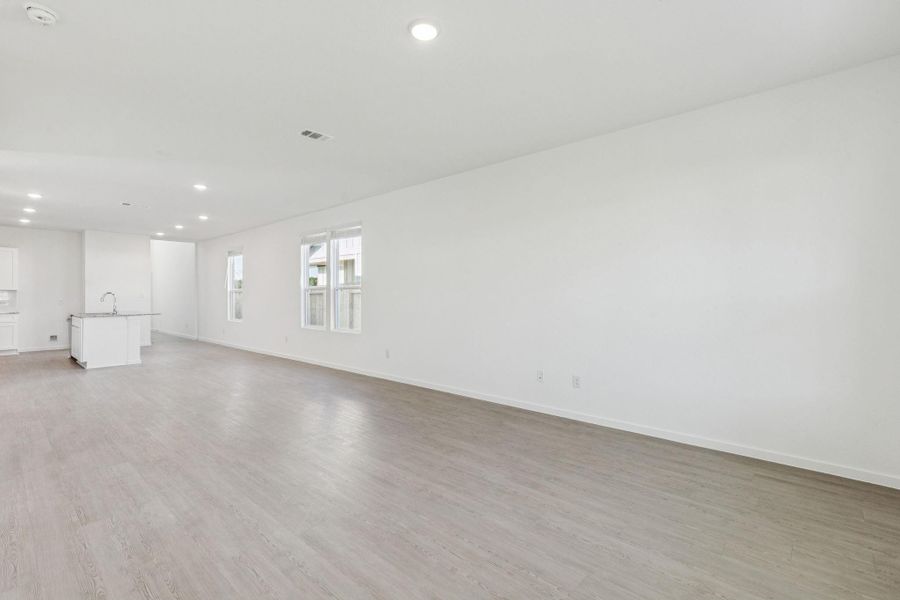 Spacious, unfurnished interior of a new home in Montgomery Bend, Montgomery (Image 26).