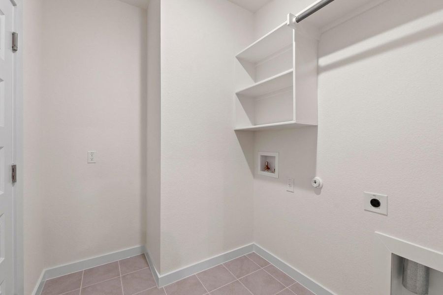 Spacious, unfurnished interior of a new home in Prairie Winds, Hutto (Image 32).