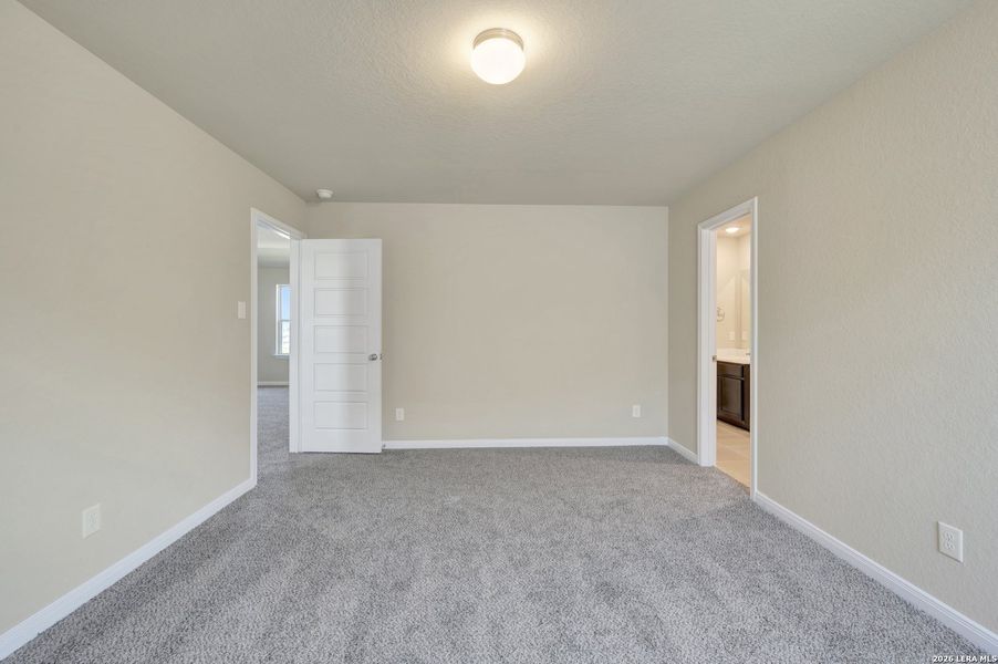 Spacious, unfurnished interior of a new home in Park Place, New Braunfels (Image 21).
