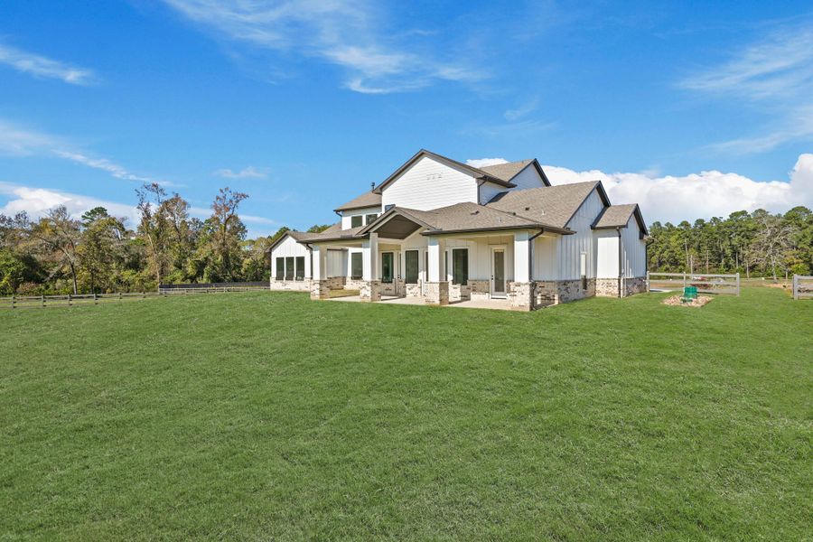 Exterior details and patio area of a home in Bentwood Farms, Montgomery (Image 4).