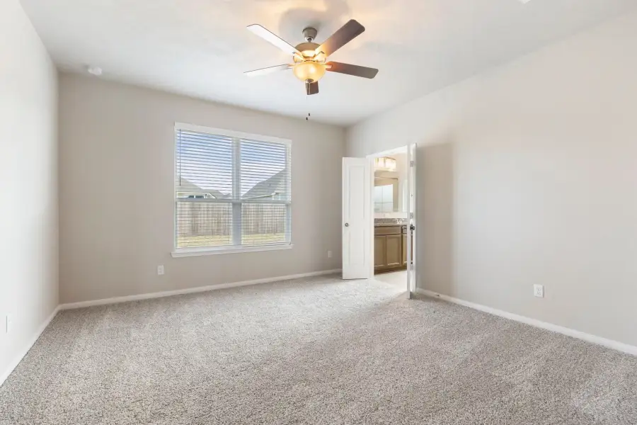 Spacious, unfurnished interior of a new home in South Fork, Waco (Image 12).