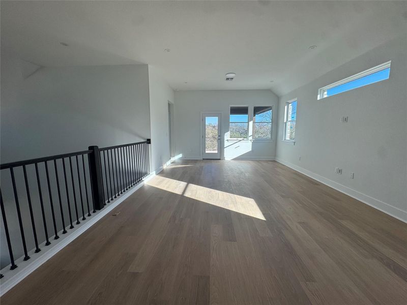 Spacious, unfurnished interior of a new home in Persimmon, Buda (Image 23).