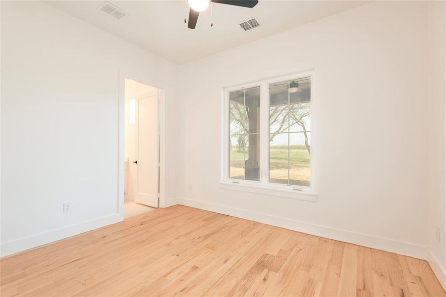 Spacious, unfurnished interior of a new home in , Celeste (Image 30).