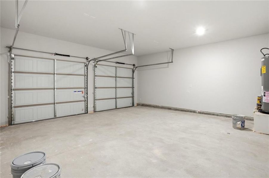 Spacious, unfurnished interior of a new home in Creekbend Overlook, South Fulton (Image 26).