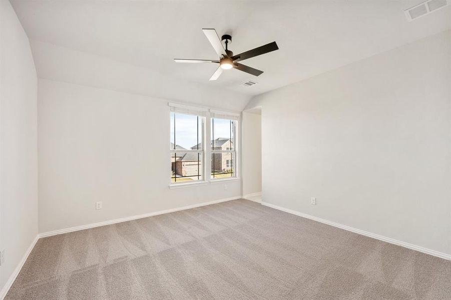 Spacious, unfurnished interior of a new home in Creekview Meadows, Pilot Point (Image 38).