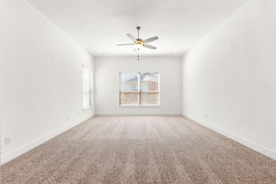 Spacious, unfurnished interior of a new home in Stewart’s Forest, Conroe (Image 9).