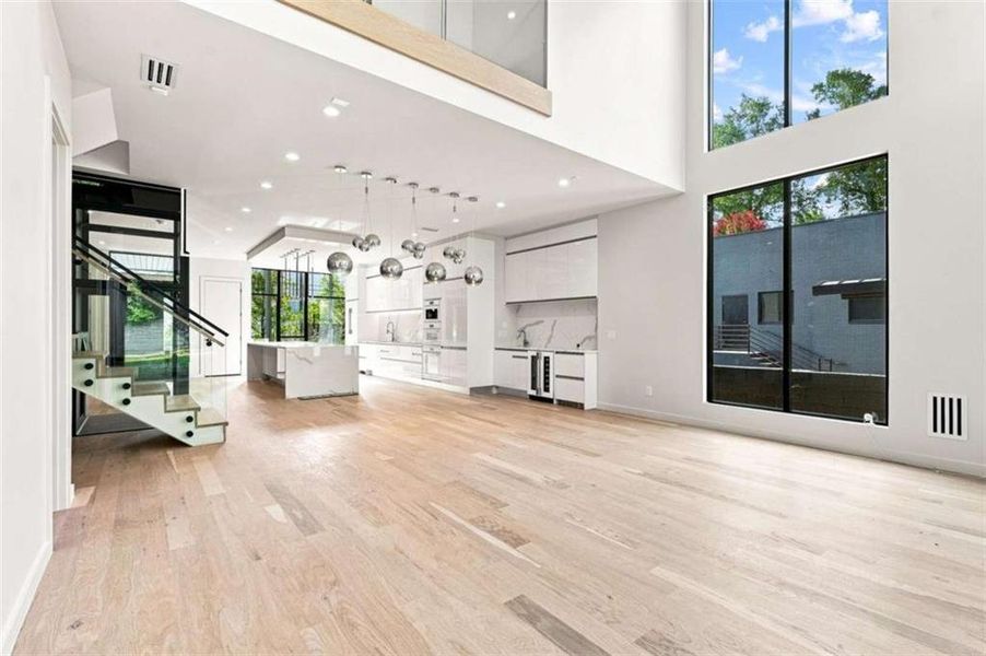 Spacious, unfurnished interior of a new home in , Atlanta (Image 18).