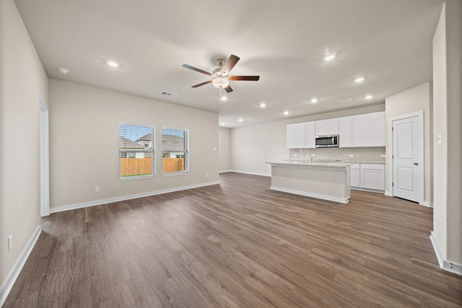 4br New Home in Jarrell, TX.  - Slide 6