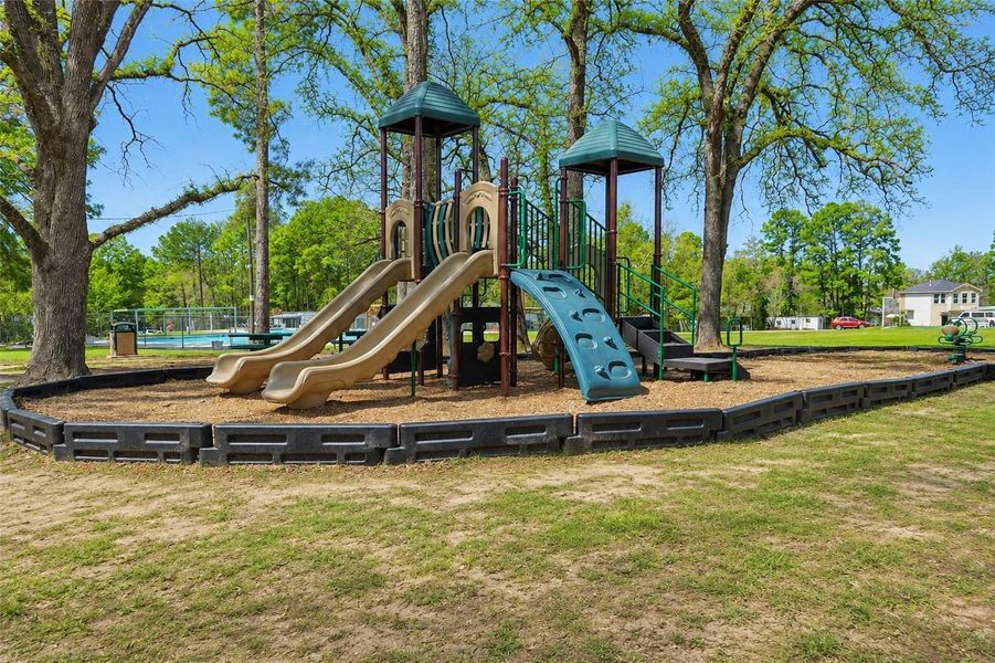It offers a family-friendly outdoor space with playgrounds to enjoy