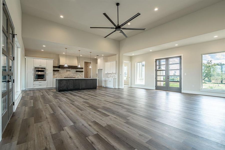Spacious, unfurnished interior of a new home in , Granbury (Image 19). Spacious, unfurnished interior of a new home in , Granbury (Image 19).