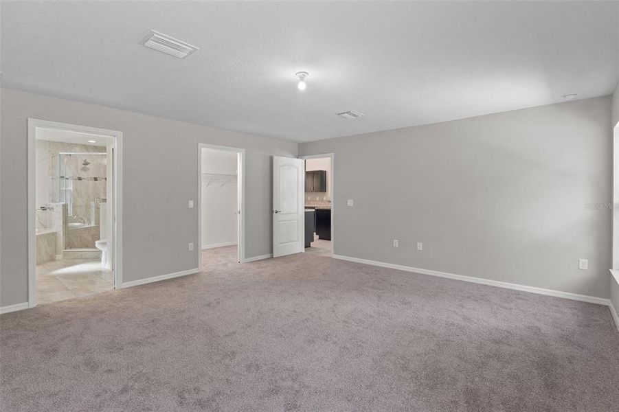 Spacious, unfurnished interior of a new home in , Homosassa (Image 15).