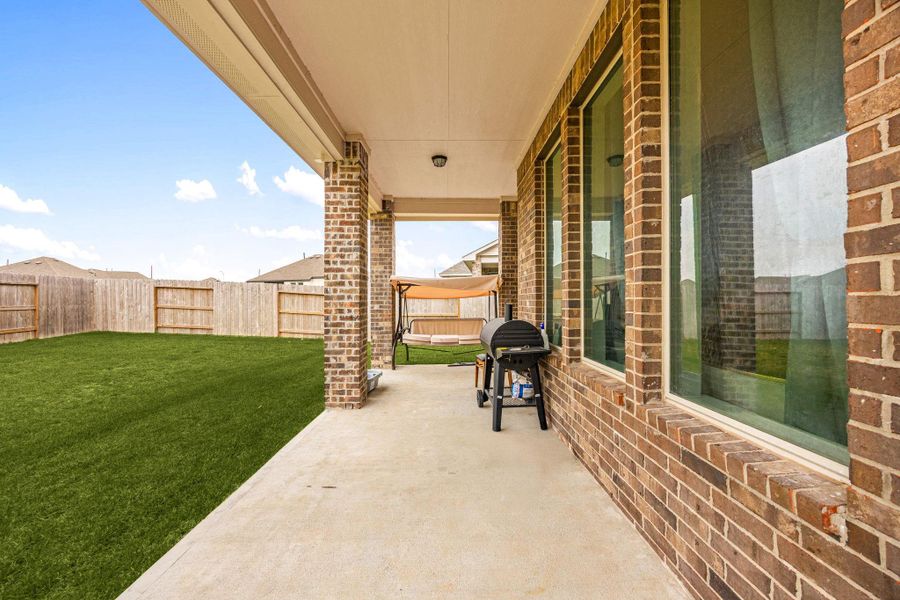 Exterior details and patio area of a home in Sunterra 60ft, Katy (Image 3).