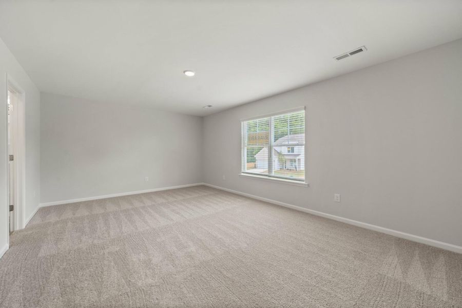 Spacious, unfurnished interior of a new home in Chandler Ridge, McLeansville (Image 27).