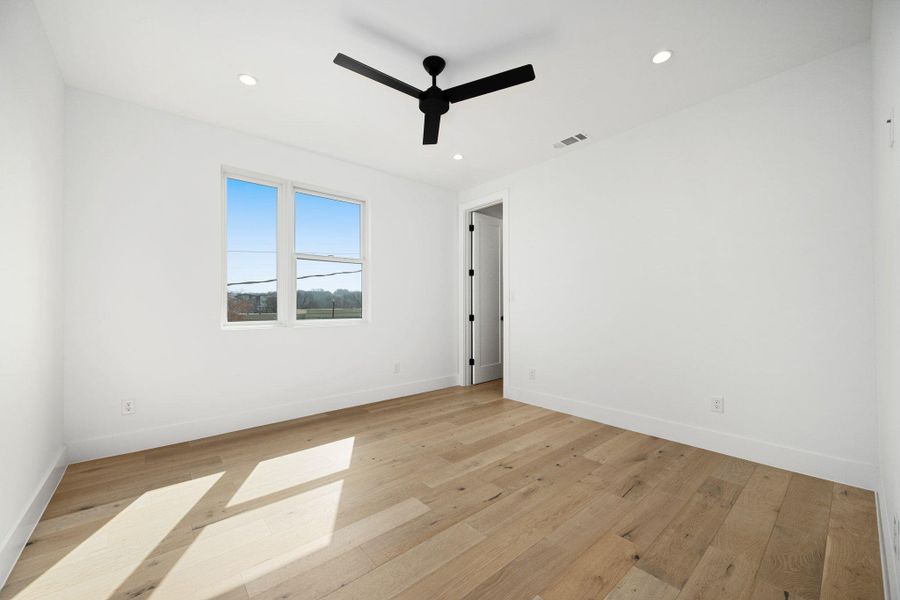 Spacious, unfurnished interior of a new home in , Austin (Image 22).