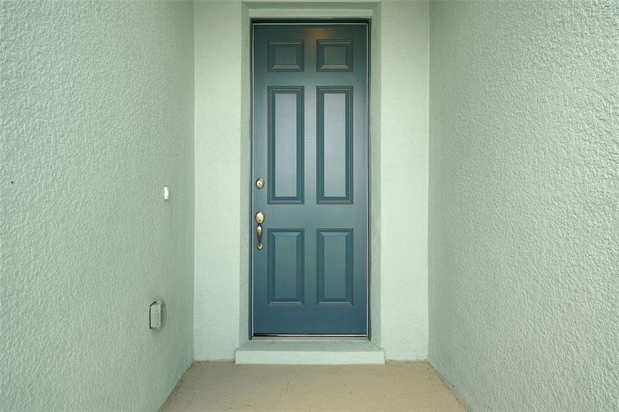 Exterior details and patio area of a home in Annabelle Estates, Winter Haven (Image 4).
