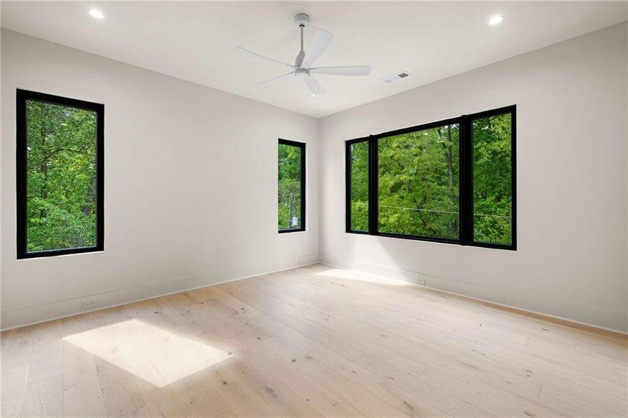 Spacious, unfurnished interior of a new home in , Atlanta (Image 26).