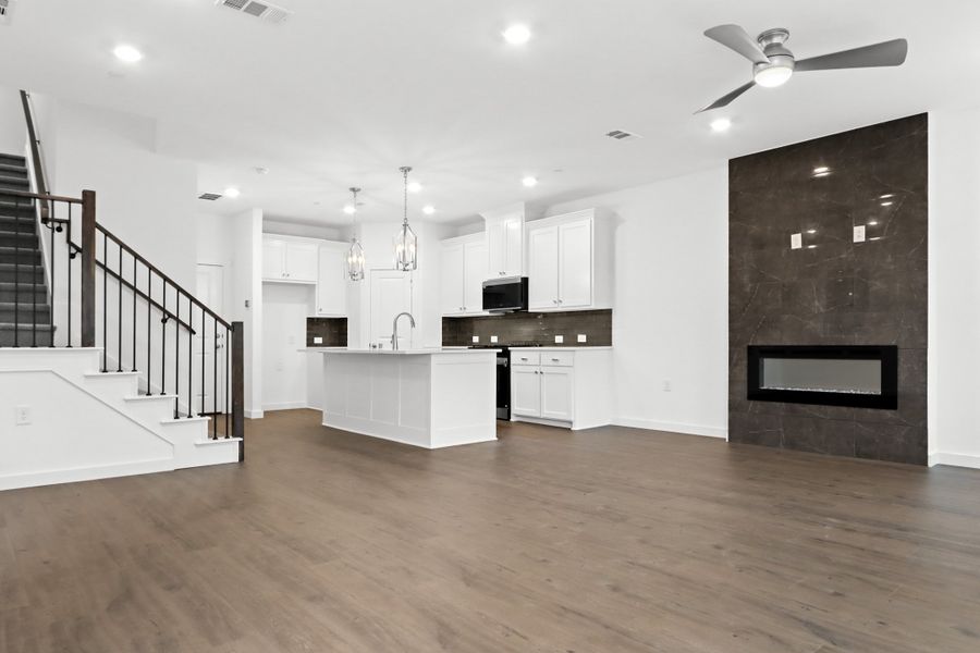 Spacious, unfurnished interior of a new home in Willow Grove Townhomes, Melissa (Image 7).
