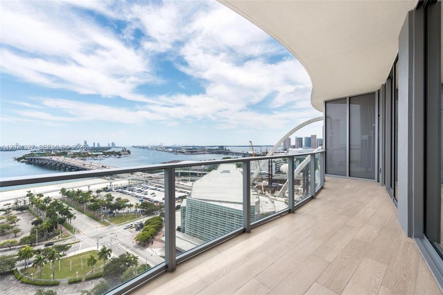 Condo located in Miami, FL showcasing its design and architecture (Image 3).