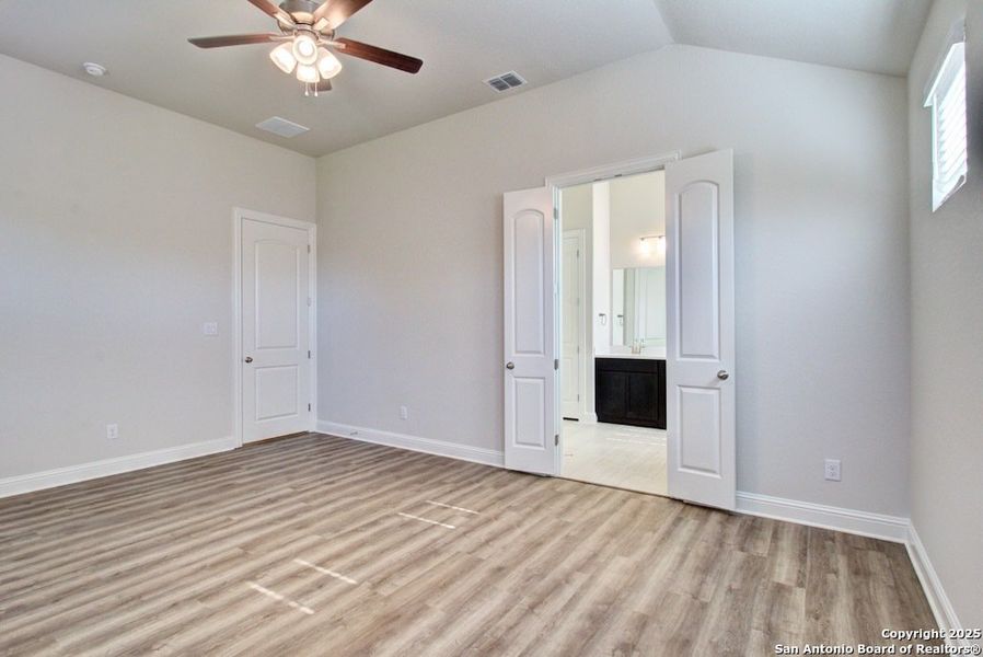 Spacious, unfurnished interior of a new home in Veramendi, New Braunfels (Image 19).