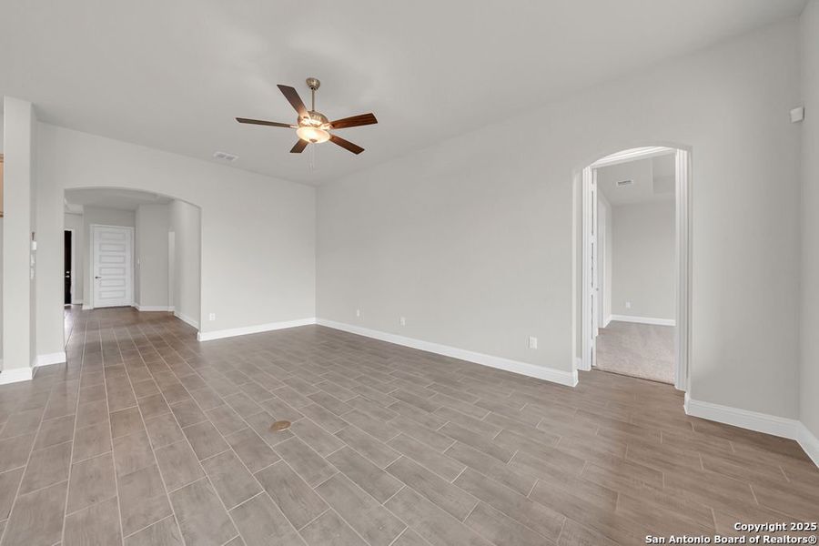 Spacious, unfurnished interior of a new home in The Parklands, Schertz (Image 12). Spacious, unfurnished interior of a new home in The Parklands, Schertz (Image 12).