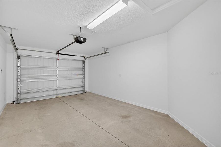 Spacious, unfurnished interior of a new home in , The Villages (Image 29).