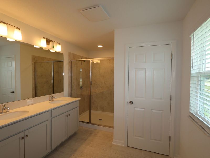 Owner's Bathroom Owner's Bathroom
